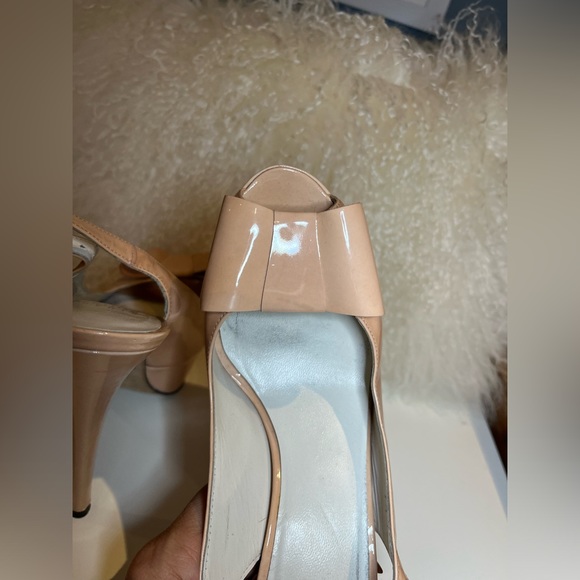 Stuart Weitzman Blush Patent Leather Peep Toe Slingback Heels with Bow. - Picture 7 of 9